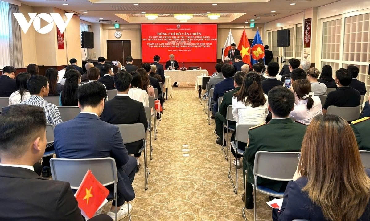 Fatherland Front leader visits Japan